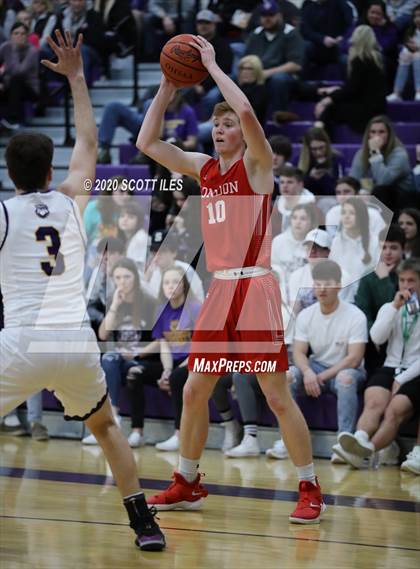 Thumbnail 2 in London vs Bloom Carroll (OHSAA D2 Sectional Final) photogallery.