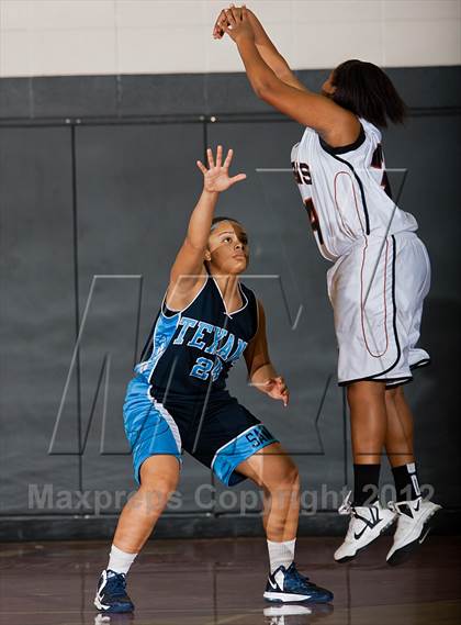 Thumbnail 2 in Sam Rayburn @ Dobie (McDonald's Texas Invitational) photogallery.