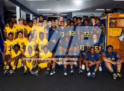 Thumbnail 3 in St. Thomas Aquinas (Preseason Photo Shoot) photogallery.