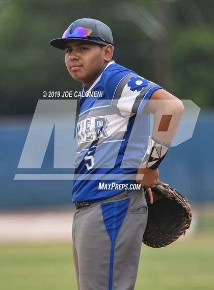 Thumbnail 2 in Burbank vs Lanier [Sidney] photogallery.