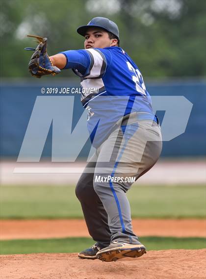 Thumbnail 3 in Burbank vs Lanier [Sidney] photogallery.