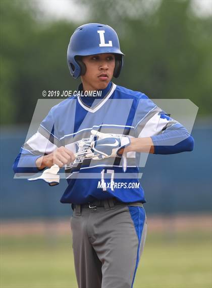 Thumbnail 2 in Burbank vs Lanier [Sidney] photogallery.