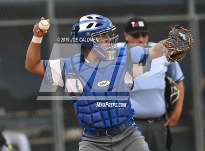 Thumbnail 3 in Burbank vs Lanier [Sidney] photogallery.