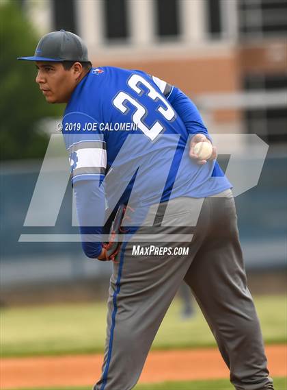Thumbnail 1 in Burbank vs Lanier [Sidney] photogallery.