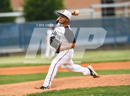 Thumbnail 2 in Burbank vs Lanier [Sidney] photogallery.