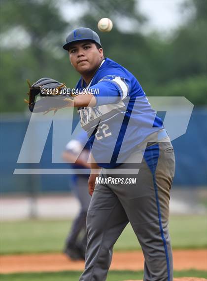Thumbnail 1 in Burbank vs Lanier [Sidney] photogallery.