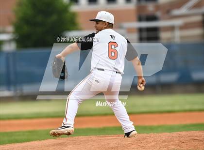 Thumbnail 2 in Burbank vs Lanier [Sidney] photogallery.