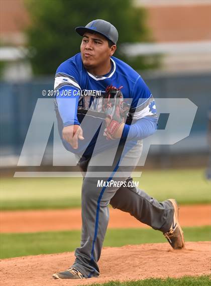 Thumbnail 1 in Burbank vs Lanier [Sidney] photogallery.