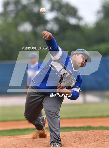 Thumbnail 1 in Burbank vs Lanier [Sidney] photogallery.