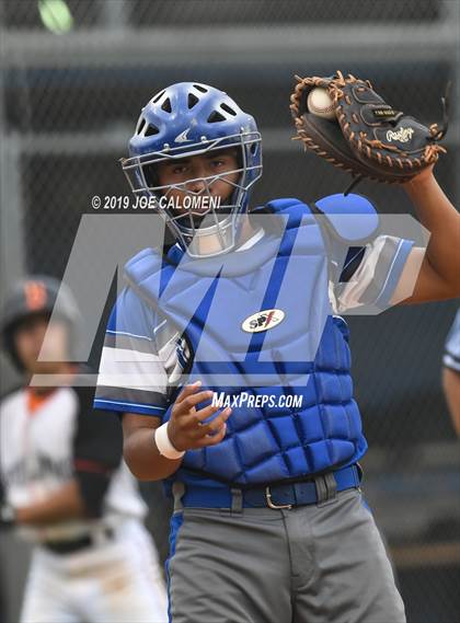 Thumbnail 2 in Burbank vs Lanier [Sidney] photogallery.