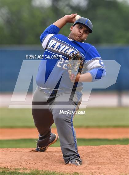 Thumbnail 1 in Burbank vs Lanier [Sidney] photogallery.