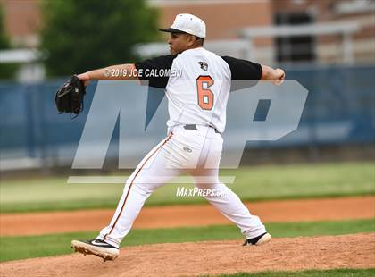 Thumbnail 3 in Burbank vs Lanier [Sidney] photogallery.