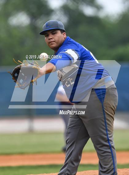 Thumbnail 2 in Burbank vs Lanier [Sidney] photogallery.