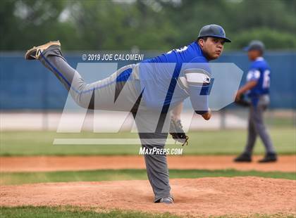 Thumbnail 2 in Burbank vs Lanier [Sidney] photogallery.