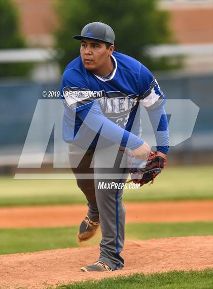 Thumbnail 2 in Burbank vs Lanier [Sidney] photogallery.