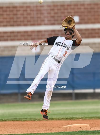 Thumbnail 3 in Burbank vs Lanier [Sidney] photogallery.