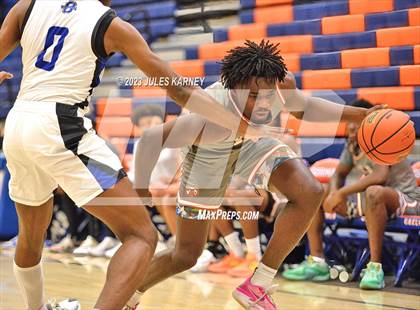 Thumbnail 2 in Mater Lakes Academy vs Bishop O'Connell (Tarkanian Classic) photogallery.