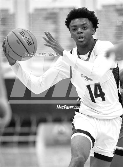 Thumbnail 3 in Mater Lakes Academy vs Bishop O'Connell (Tarkanian Classic) photogallery.
