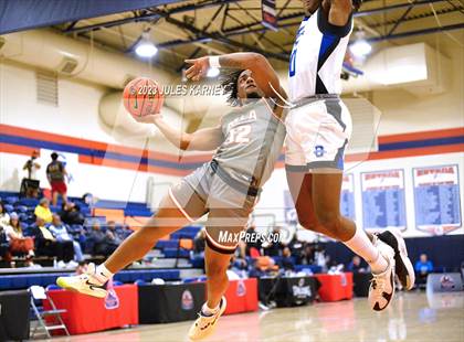 Thumbnail 2 in Mater Lakes Academy vs Bishop O'Connell (Tarkanian Classic) photogallery.