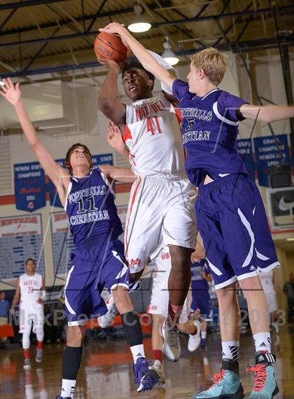 Thumbnail 1 in Mater Dei vs. Foothills Christian (Tarkanian Classic} photogallery.