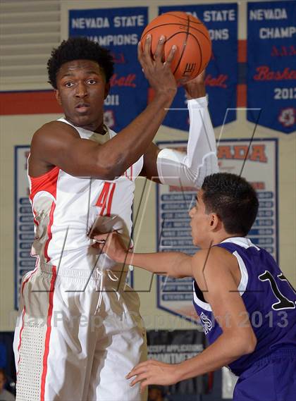 Thumbnail 1 in Mater Dei vs. Foothills Christian (Tarkanian Classic} photogallery.