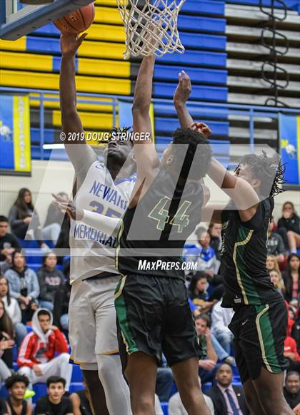 Thumbnail 3 in Moreau Catholic @ Newark Memorial photogallery.