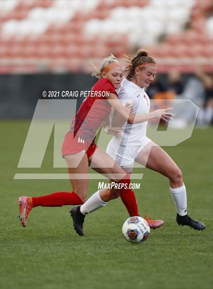 Thumbnail 3 in Crimson Cliffs vs. Mountain Crest (UHSAA 4A Final) photogallery.