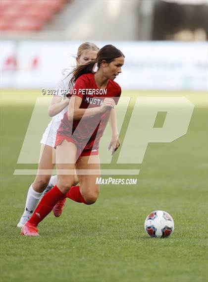 Thumbnail 2 in Crimson Cliffs vs. Mountain Crest (UHSAA 4A Final) photogallery.