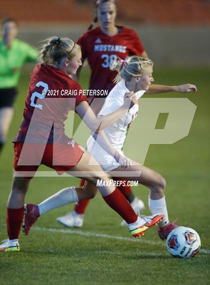 Thumbnail 2 in Crimson Cliffs vs. Mountain Crest (UHSAA 4A Final) photogallery.