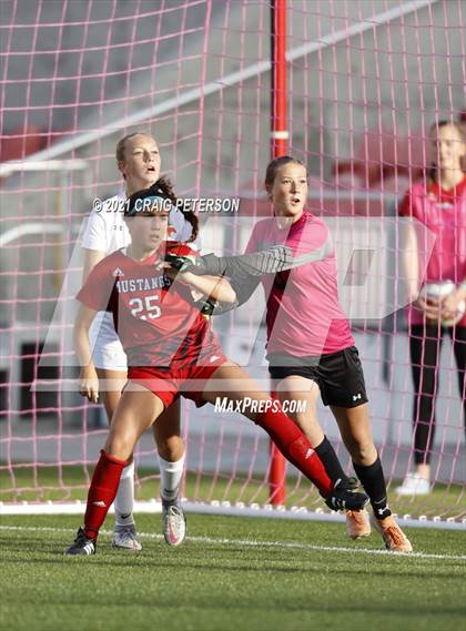 Thumbnail 2 in Crimson Cliffs vs. Mountain Crest (UHSAA 4A Final) photogallery.