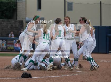 Thumbnail 3 in Cedar Cliff vs Donegal (PIAA 5A Final) photogallery.