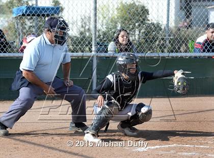 Thumbnail 3 in Dinuba vs. Tehachapi photogallery.