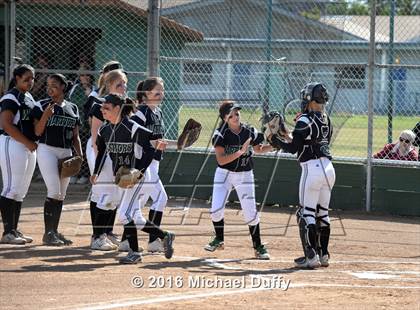 Thumbnail 3 in Dinuba vs. Tehachapi photogallery.