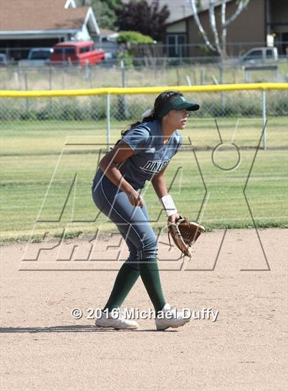 Thumbnail 2 in Dinuba vs. Tehachapi photogallery.