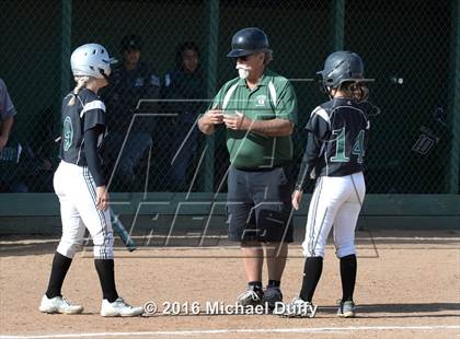 Thumbnail 2 in Dinuba vs. Tehachapi photogallery.