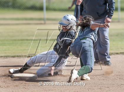Thumbnail 2 in Dinuba vs. Tehachapi photogallery.
