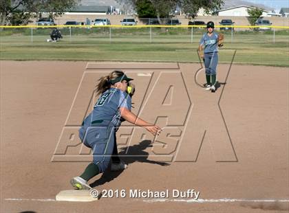 Thumbnail 3 in Dinuba vs. Tehachapi photogallery.