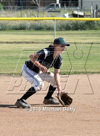 Thumbnail 1 in Dinuba vs. Tehachapi photogallery.