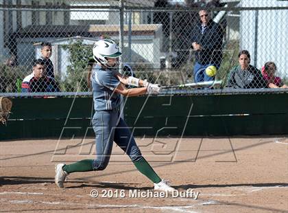 Thumbnail 2 in Dinuba vs. Tehachapi photogallery.