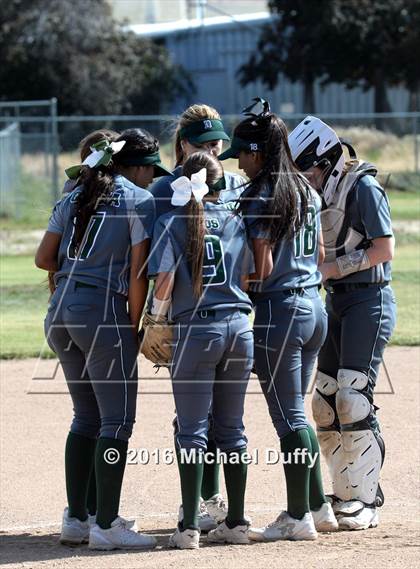 Thumbnail 1 in Dinuba vs. Tehachapi photogallery.