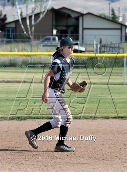 Thumbnail 1 in Dinuba vs. Tehachapi photogallery.