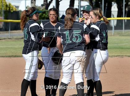 Thumbnail 1 in Dinuba vs. Tehachapi photogallery.