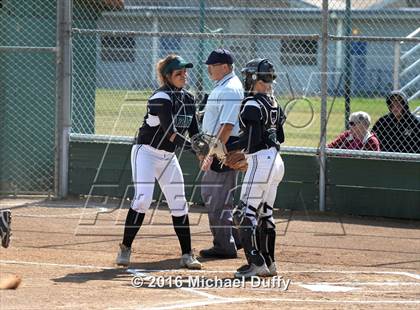 Thumbnail 2 in Dinuba vs. Tehachapi photogallery.