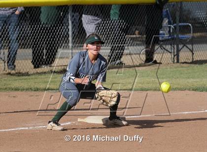Thumbnail 1 in Dinuba vs. Tehachapi photogallery.