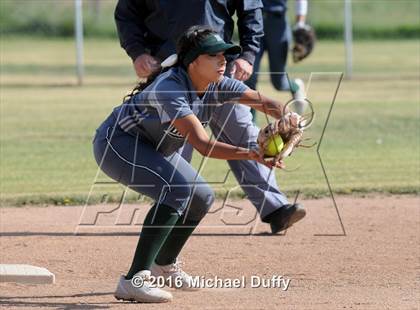Thumbnail 3 in Dinuba vs. Tehachapi photogallery.