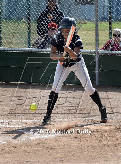 Thumbnail 1 in Dinuba vs. Tehachapi photogallery.