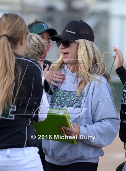Thumbnail 2 in Dinuba vs. Tehachapi photogallery.
