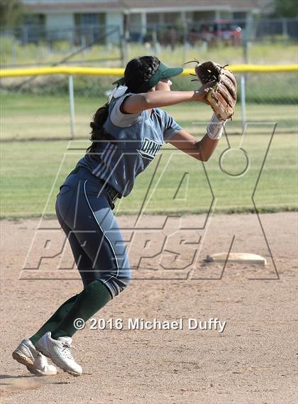 Thumbnail 2 in Dinuba vs. Tehachapi photogallery.