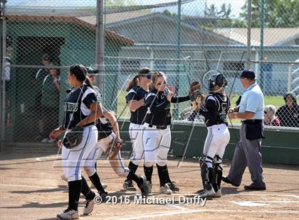 Thumbnail 2 in Dinuba vs. Tehachapi photogallery.