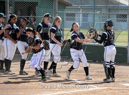Thumbnail 1 in Dinuba vs. Tehachapi photogallery.